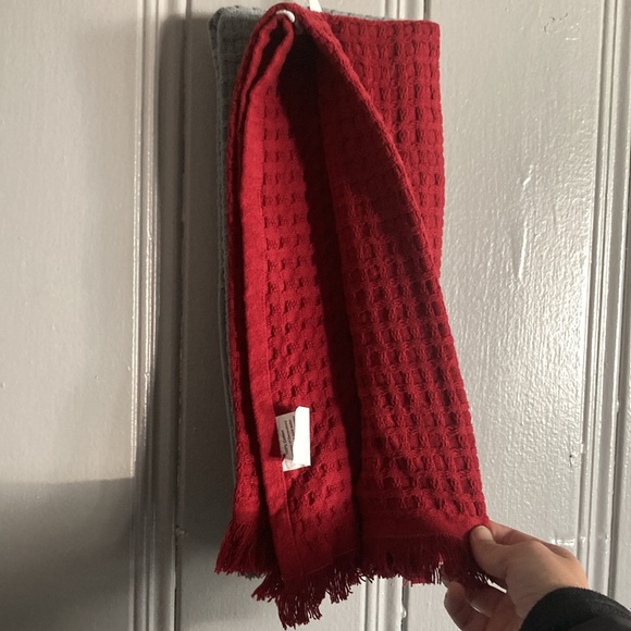 NWT- Gray Making Spirits Bright Farmtruck & Solid Red Waffle Knit- Towels 18x28 - Picture 13 of 17